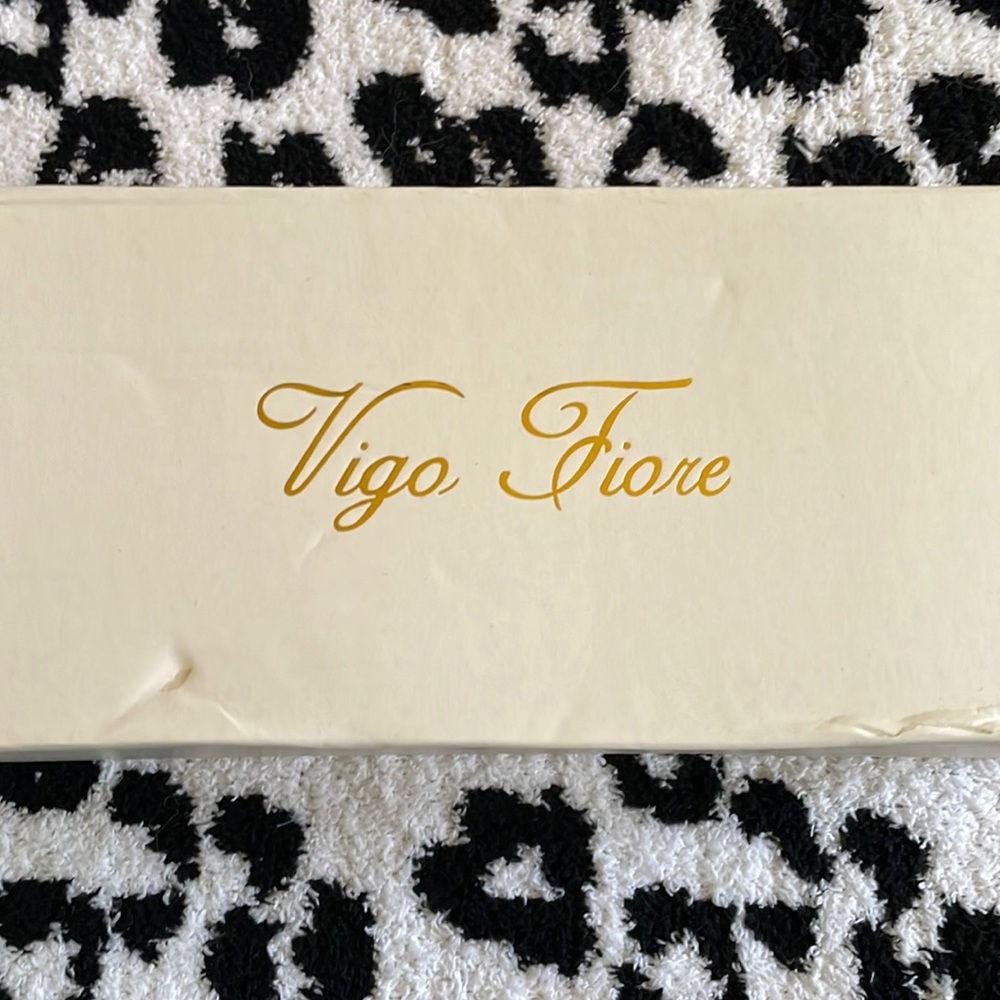 BNWT Vigo Fiore Marlo Sandals Size 7.5